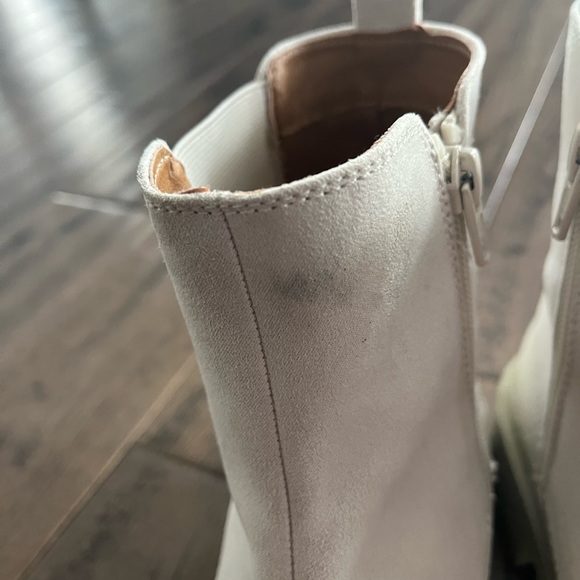 White Boots - Picture 4 of 7